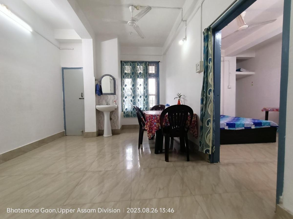 Taj Residency Holiday Homestay -Entire 1Bhk & 2Bhk Private Apartments -Call 767Ooo54Oo Jorhāt エクステリア 写真