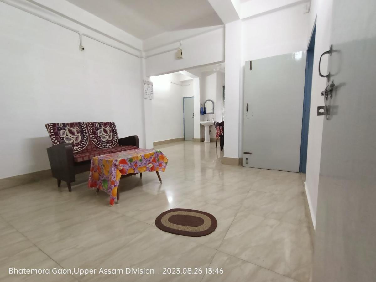 Taj Residency Holiday Homestay -Entire 1Bhk & 2Bhk Private Apartments -Call 767Ooo54Oo Jorhāt エクステリア 写真