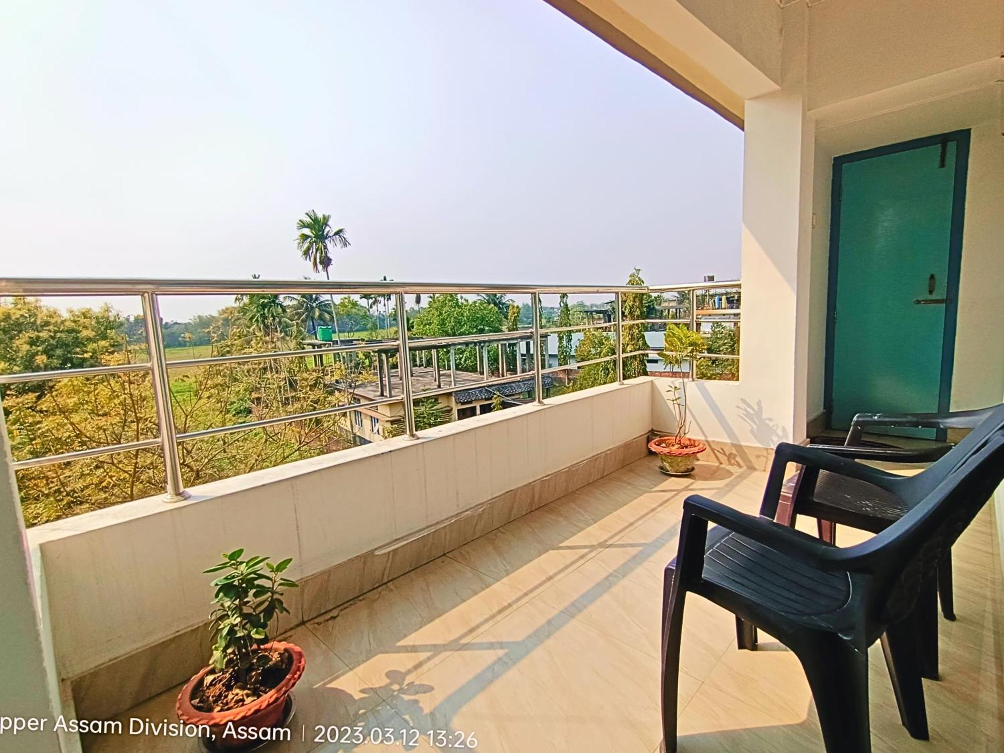 Taj Residency Holiday Homestay -Entire 1Bhk & 2Bhk Private Apartments -Call 767Ooo54Oo Jorhāt エクステリア 写真